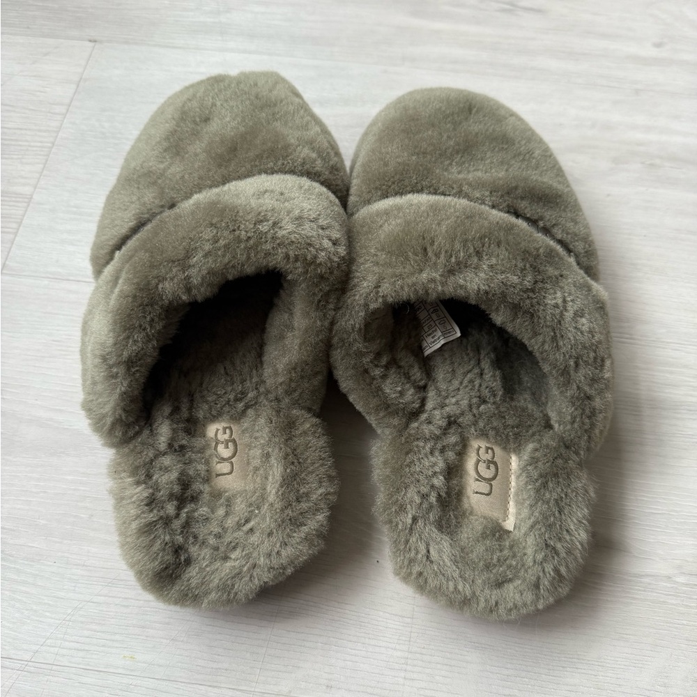 UGG Slippers - Picture 4 of 5